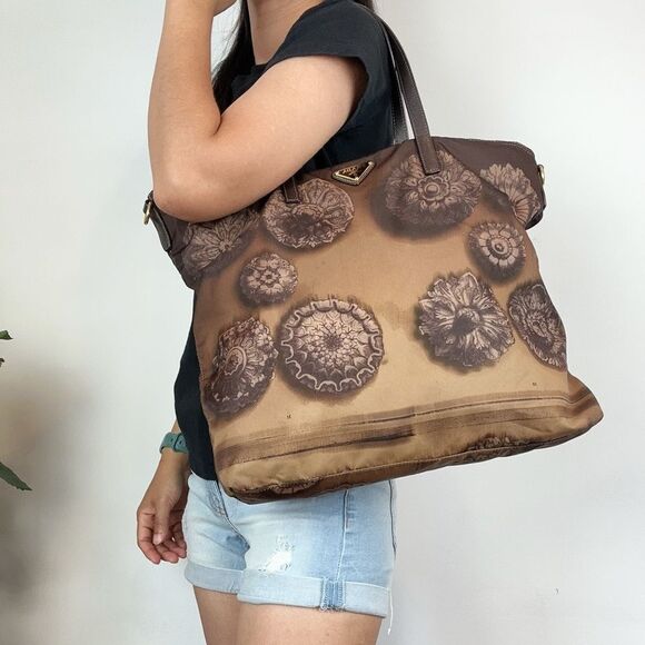 Pre-Owned Prada Tessuto Stampato Floral Nylon Tote Bag - Picture 15 of 16